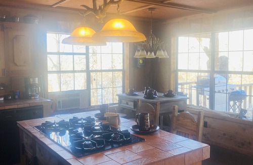 Mammoth Spring Cabin | Shipp's Landing-Cozy Secluded Retreat on the Water