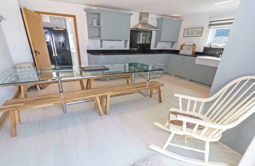 Croyde House | Shippenrill Croyde 6 Bedrooms, Sleeps 14, Hot Tub