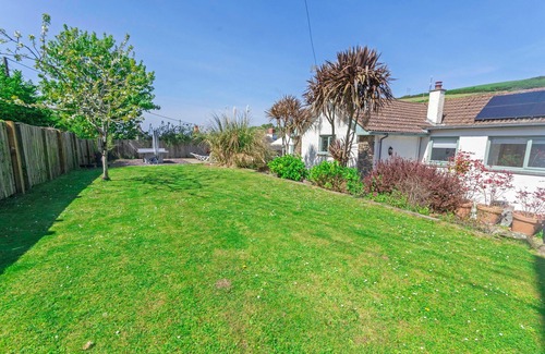 Croyde House | Shippenrill Croyde 6 Bedrooms, Sleeps 14, Hot Tub
