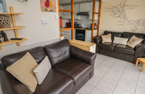 Kidwelly Cottage | Shipwreck Chalet