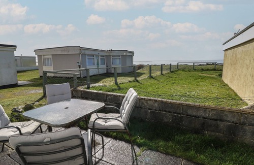 Kidwelly Cottage | Shipwreck Chalet