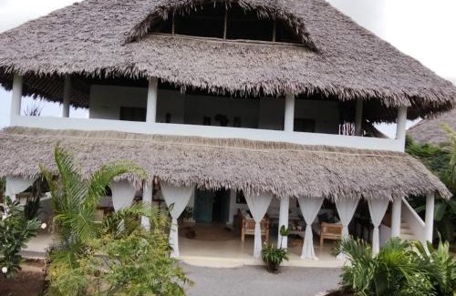 Gede Bed & Breakfast | Shira house