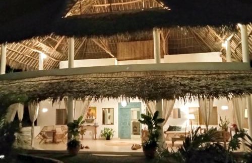 Gede Bed & Breakfast | Shira house