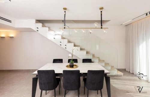 Mea She'arim Apartment | Shirat Haneviim-Luxury Penthouse #Rental Israel