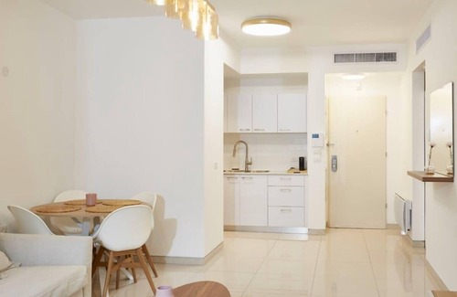 Mea She'arim Apartment | Shirat Haneviim - One Bedroom
