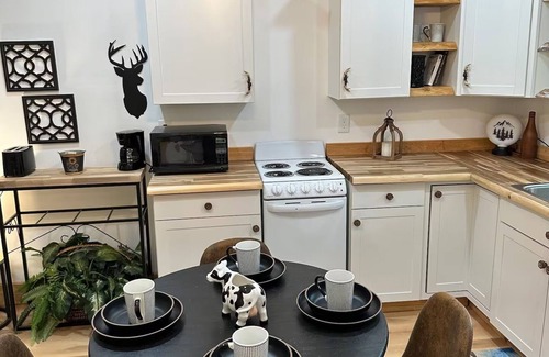 Fluker Cottage | SHL- Cow-tales Cottage
