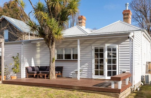 Kyneton House | SHOEFITTER'S HOUSE - THE PERFECT FIT IN KYNETON