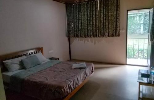 Periyur Bed & Breakfast | Shola County