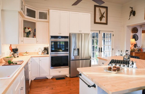 Fayetteville House | Shop, Swim, & Soak in the Views | Sleeps 15 | St. Jerome House + Cottage