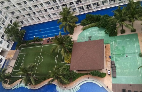 Barangay 76 Condo | Shore Residences (near Mall of Asia) 1BR Condo with 3 Beds, massager