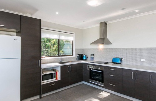 Separation Creek House | Shorebreak - Listen To The Waves