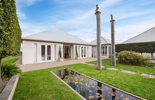Shoreham House | Shoreham Homestead Walk to Vineyards