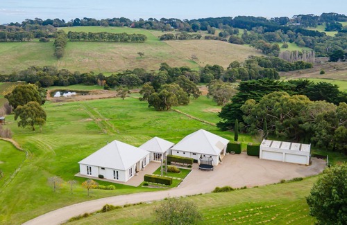 Shoreham House | Shoreham Homestead Walk to Vineyards