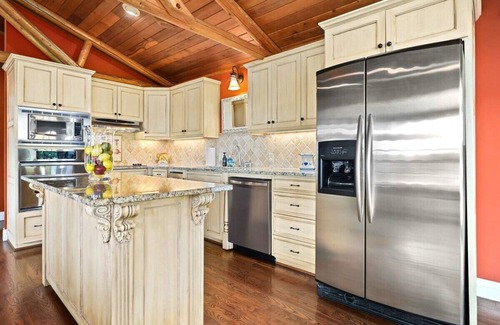 Springdale House | Shoreline Cottage - Direct Lake Access