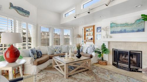 Balboa Peninsula House | Shoreline Villa by AvantStay Steps to the Beach Bay Pier