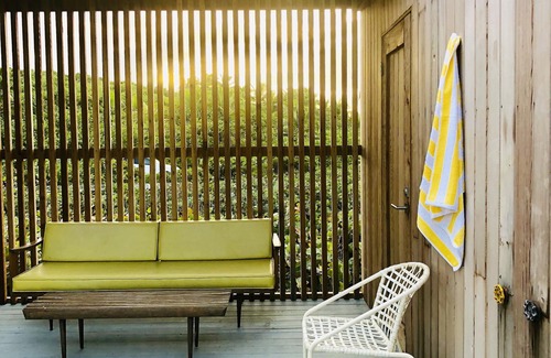 Gregory Town Cottage | “ShoreTing” oceanfront, secret beach