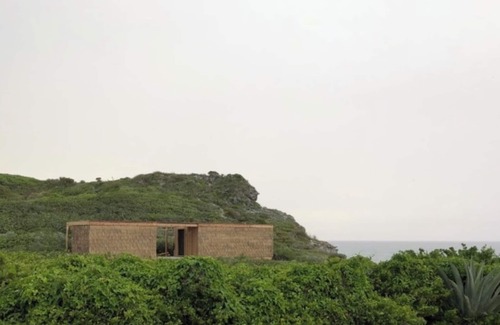 Gregory Town Cottage | “ShoreTing” oceanfront, secret beach