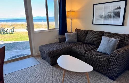 Regional District of Nanaimo Apartment | Shorewater Resort Beachfront King Bed Studio