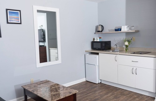 Jamesport Hotel | Shorewood Inn
