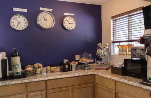 Jamesport Hotel | Shorewood Inn
