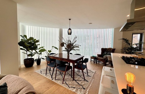 Hackney Apartment | Short/Long Term Lets. Beautiful, bright, architect designed oasis-London Fields