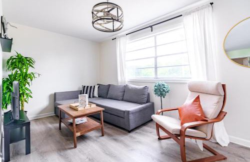 Victorian Village Apartment | Short North Convention Private Parking Pets!