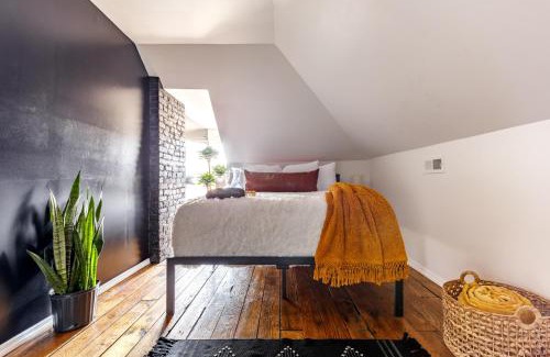 German Village House | Short North Convention Private Parking Pets!