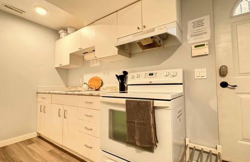Calgary Apartment | Short or Long Term | Pet Friendly | Dog Park | King Bed | Laundry | Wifi
