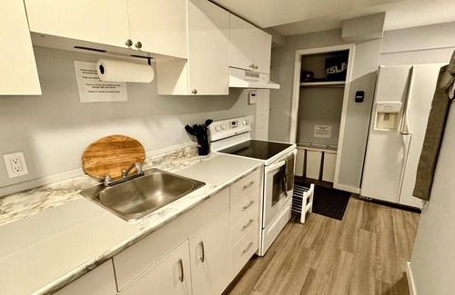 Calgary Apartment | Short or Long Term | Pet Friendly | Dog Park | King Bed | Laundry | Wifi
