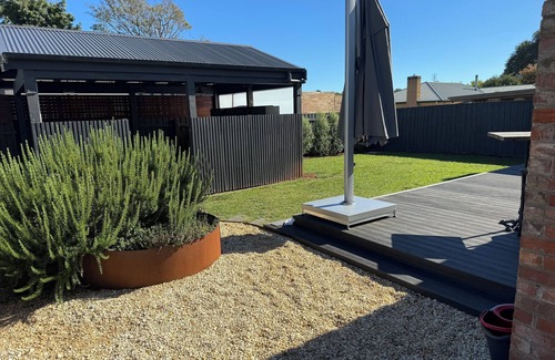Trentham House | Short stroll into town - fully renovated 3 bedroom house.Make yourself at home.