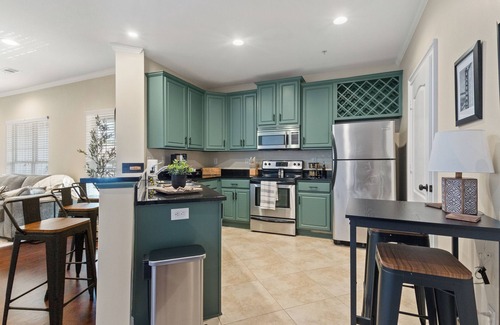 Tuscaloosa Condo | Short walk to BD Stadium and the University. 3.5m from River Run Park.