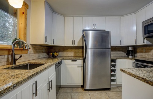 Southern Crossing House | Short Walk to Old Mill, River & Trails!,Outdoor Fire Pit, Quiet Neighborhood, New Furniture & Carpet