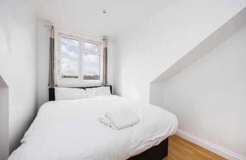 East Ham South House | Shortlet Express, Large 4 bed house, 2 baths