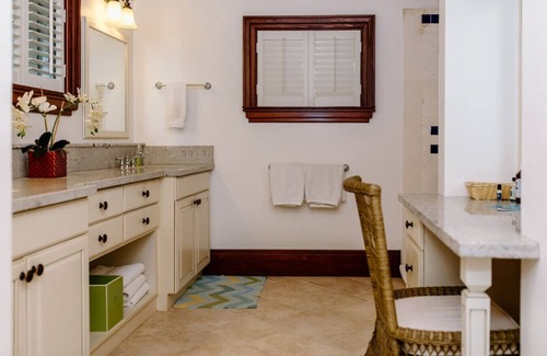 Testman House | Shoys Beach House - 5 bedroom villa on the Beach!