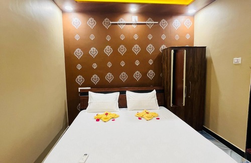 Rajpipla Hotel | Shree keshrinandan home stay