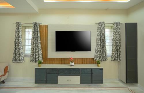 Manikonda Hotel | Shreshtam Apart Hotel, Khajaguda