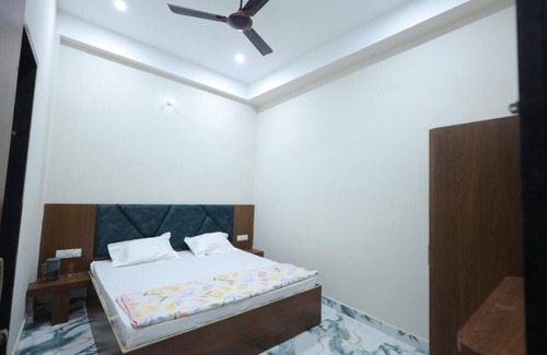 Mathura Hotel | Shri Bala ji Dham Hotel in Mathura