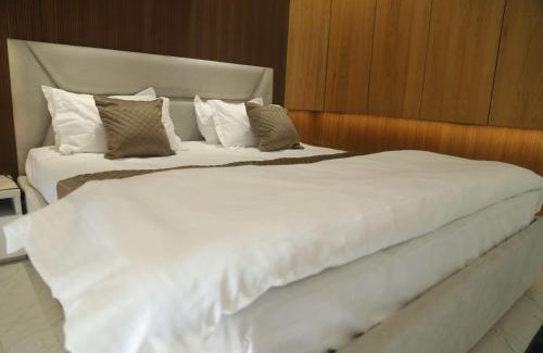Radha Kund Hotel | Shri Radha Oasis