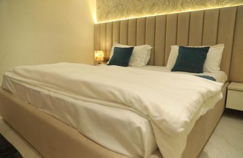 Radha Kund Hotel | Shri Radha Oasis