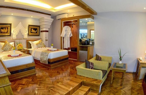 Monywa Hotel | Shwe Taung Tan Hotel Lake View