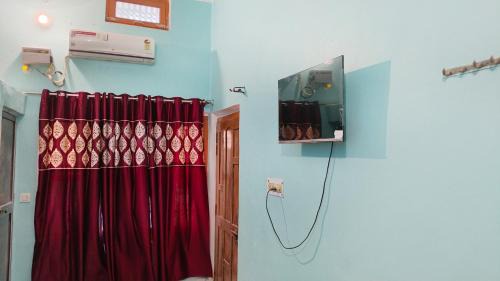 Faizabad House | Shyam Homestay Front Room With Private Bathroom