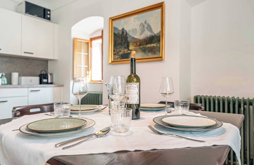 Altaussee Apartment | Sieglgut: Brahms Apartment | Kitchen | Parking
