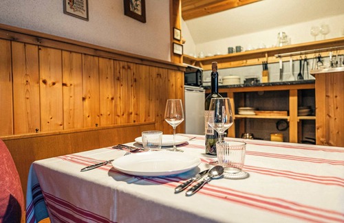 Altaussee Apartment | Sieglgut: Schnitzler Apartment |Kitchen |Parking
