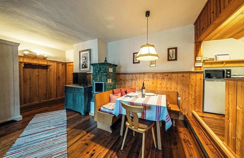 Altaussee Apartment | Sieglgut: Schnitzler Apartment |Kitchen |Parking