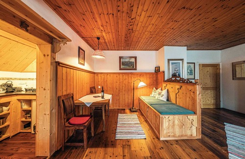 Altaussee Apartment | Sieglgut: Torberg Apartment | Kitchen | Parking