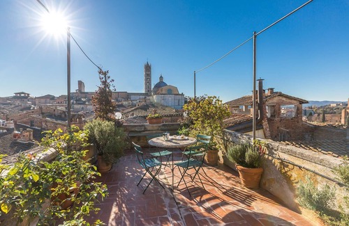 Siena City Centre Apartment | Siena: prestigious dwelling with elevator, roof terrace and panoramic terrace