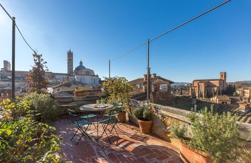 Siena City Centre Apartment | Siena: prestigious dwelling with elevator, roof terrace and panoramic terrace
