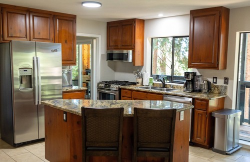 Pollock Pines Cabin | Sierra Cabin Retreat — Lake View and Trail Access