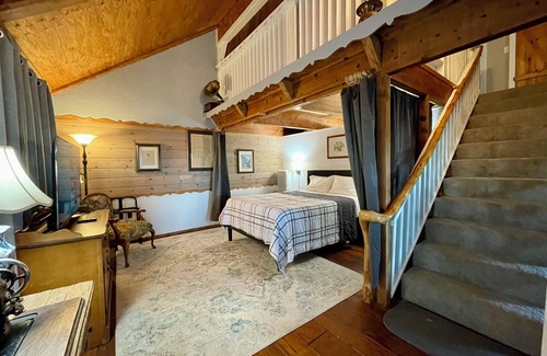 Ahwahnee Cabin | Sierra Suite - Spacious 2 queen suite with amazing views - Sierra Mountain Lodge