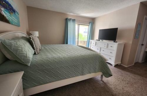 Siesta Key Apartment | Siesta Key Beach - 2 Bedroom - 3 Beds - 3 Bathroom Duplex with Heated Swimming Pool